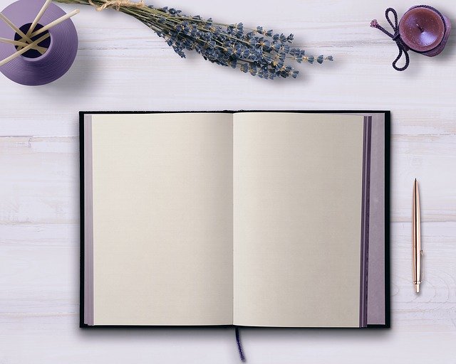 Livre ouvert représentant la liberté d'expression du Soi
